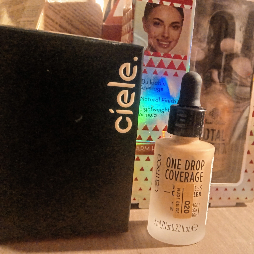 Catrice And Pearl World One Drop Coverage Concealer & CIELE Make Up Applicator